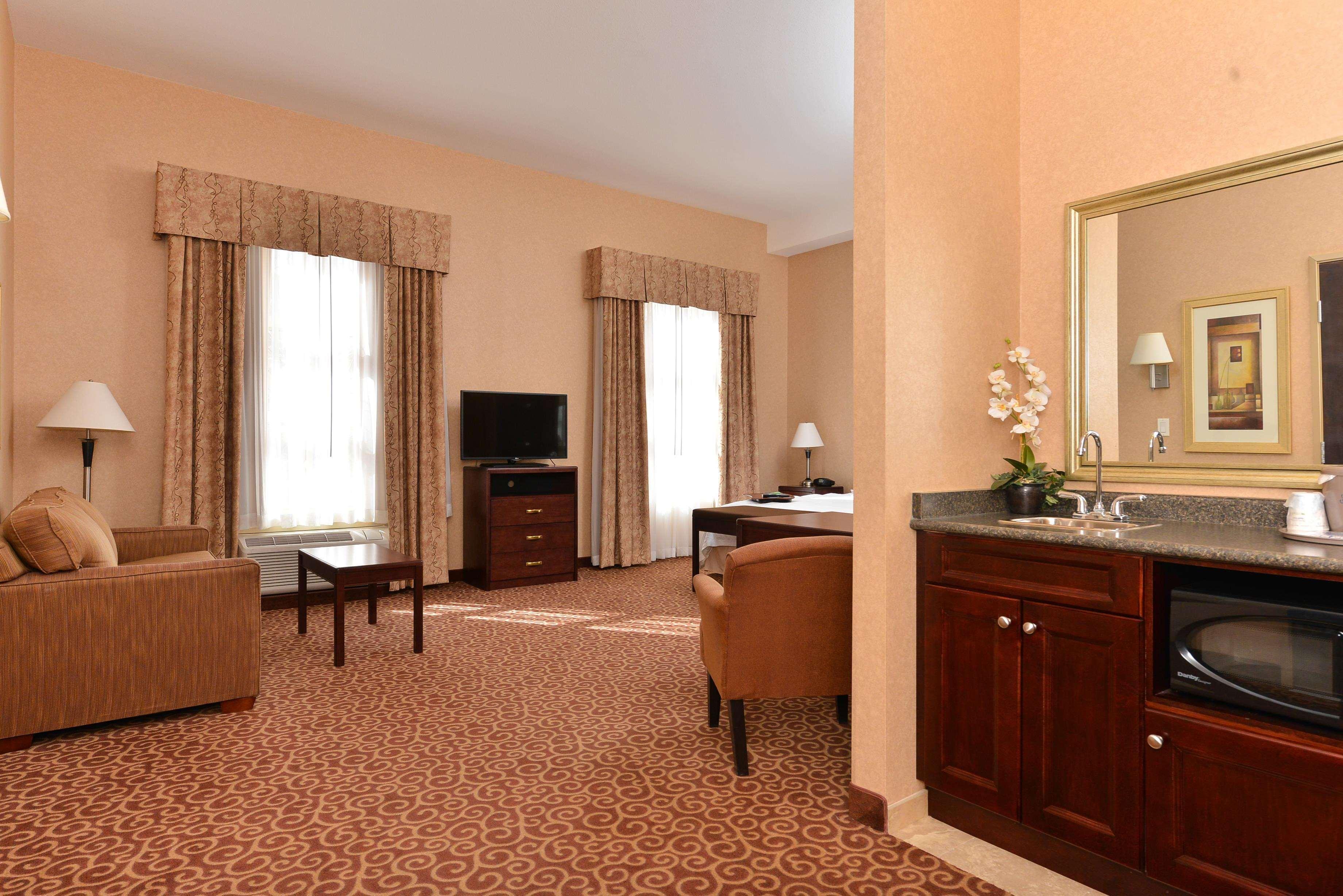 לדוק Hampton Inn & Suites By Hilton Edmonton International Airport מראה חיצוני תמונה