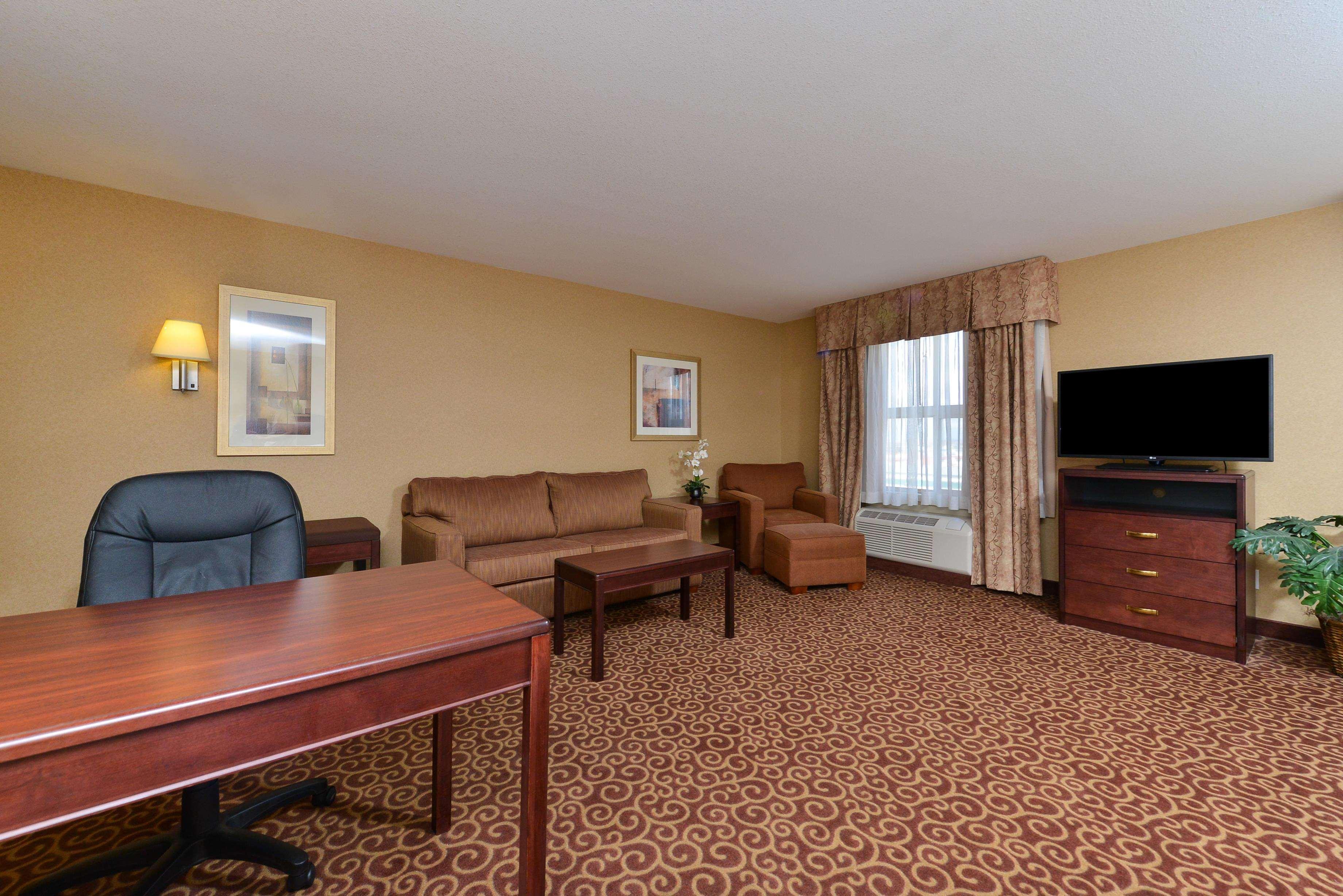 לדוק Hampton Inn & Suites By Hilton Edmonton International Airport מראה חיצוני תמונה