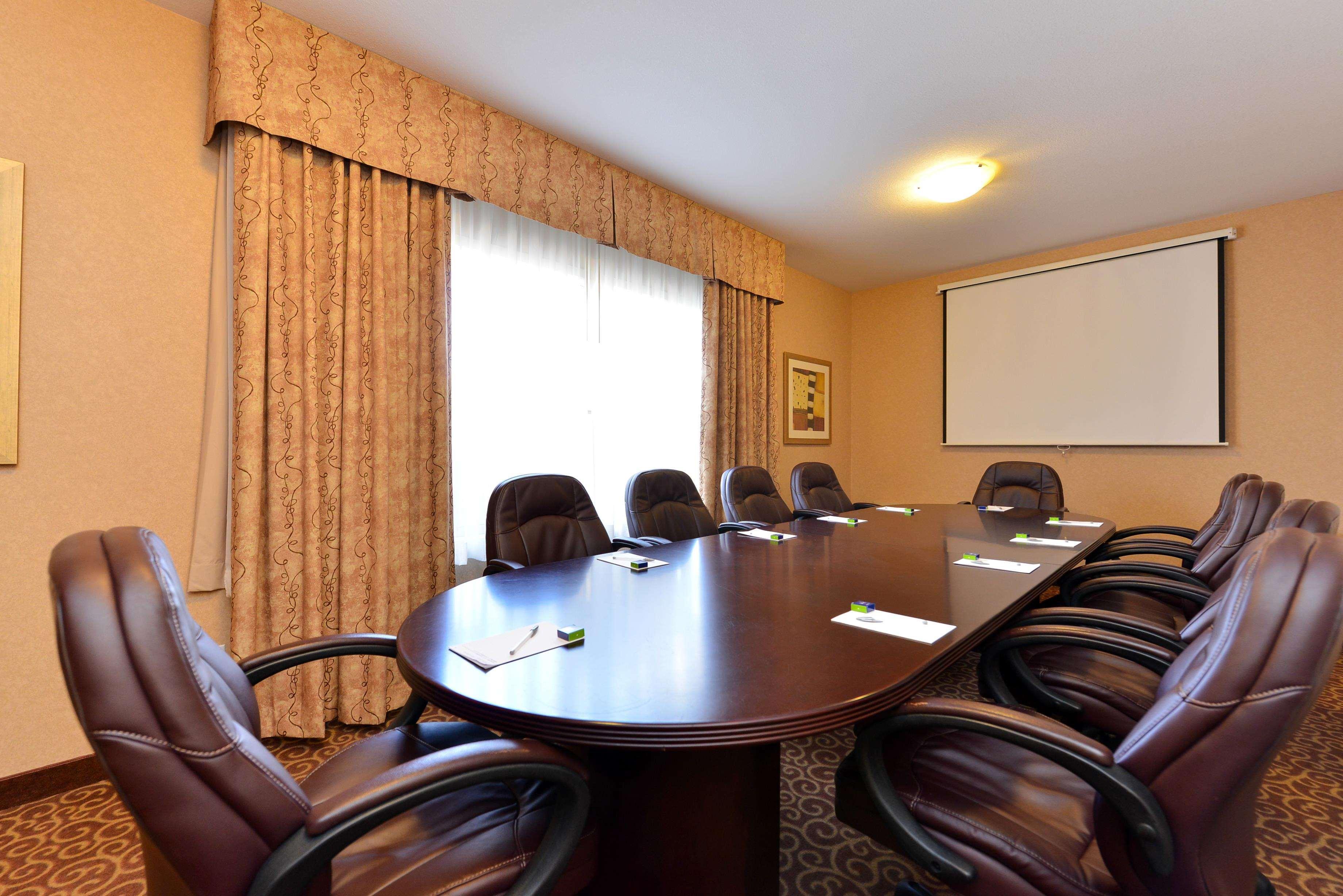 לדוק Hampton Inn & Suites By Hilton Edmonton International Airport מראה חיצוני תמונה