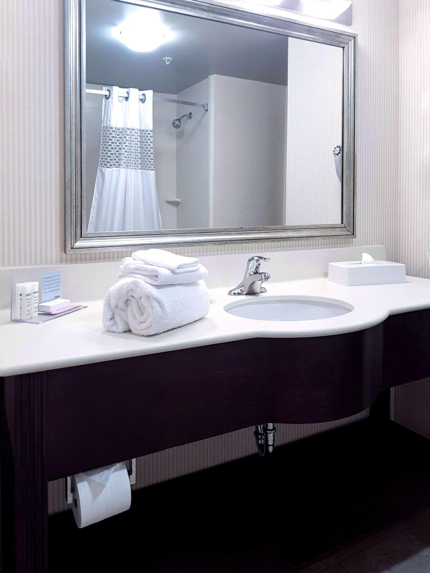 לדוק Hampton Inn & Suites By Hilton Edmonton International Airport מראה חיצוני תמונה