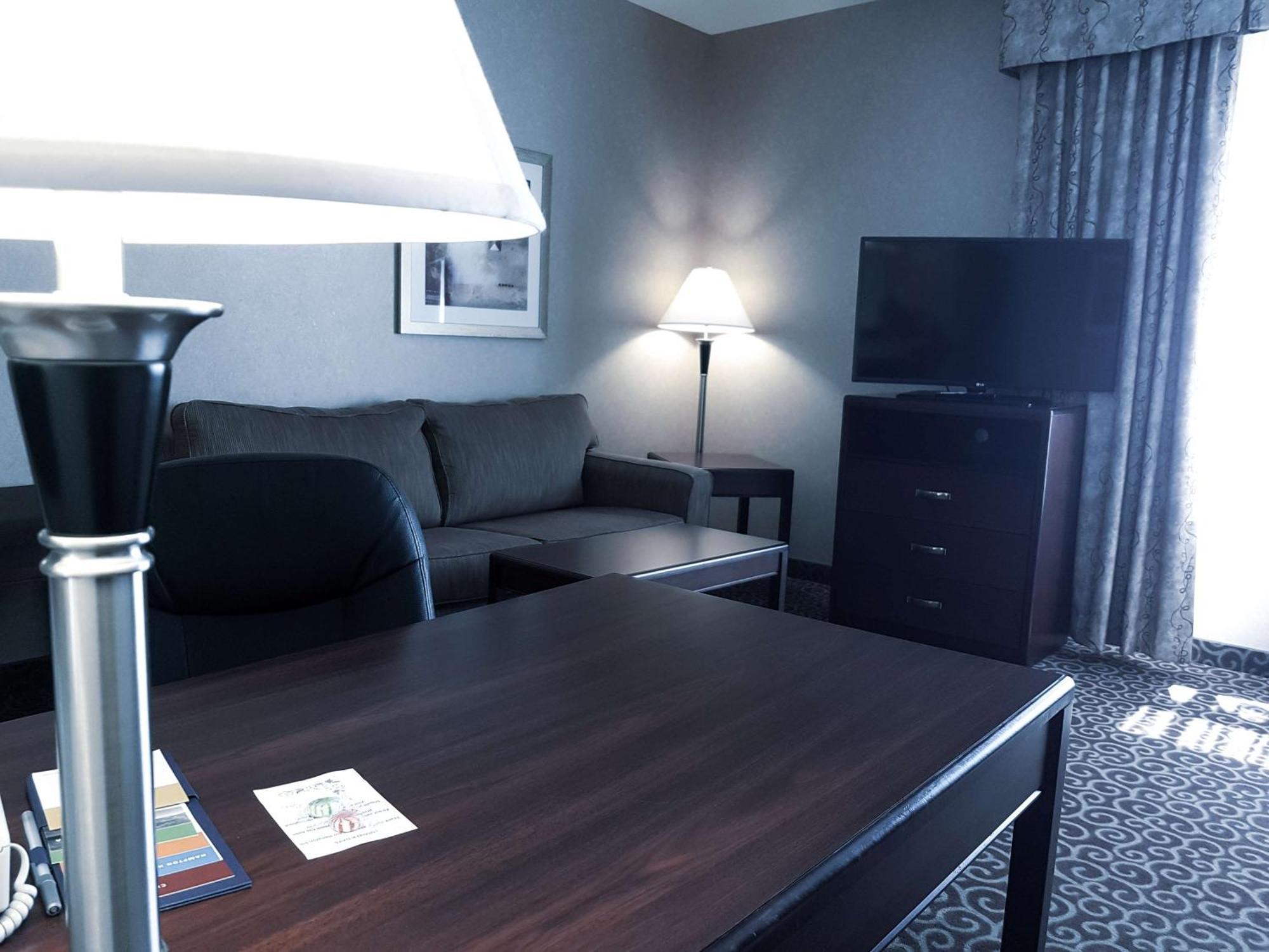 לדוק Hampton Inn & Suites By Hilton Edmonton International Airport מראה חיצוני תמונה