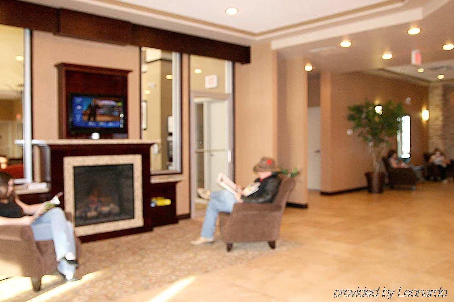 לדוק Hampton Inn & Suites By Hilton Edmonton International Airport מראה פנימי תמונה