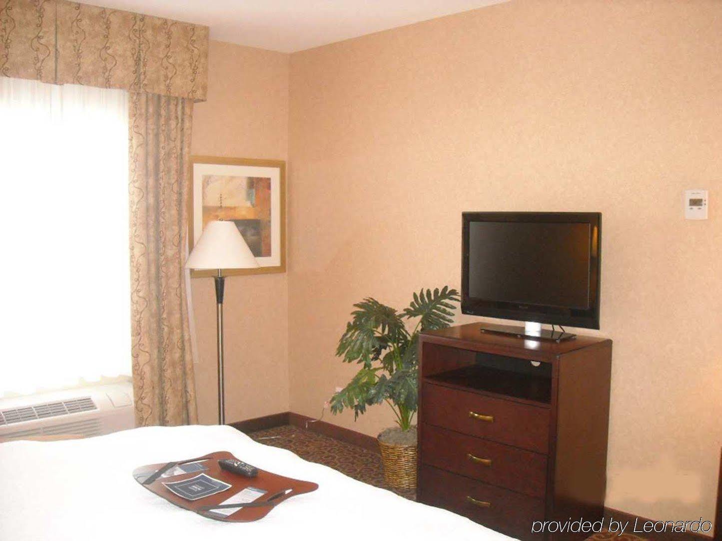 לדוק Hampton Inn & Suites By Hilton Edmonton International Airport חדר תמונה