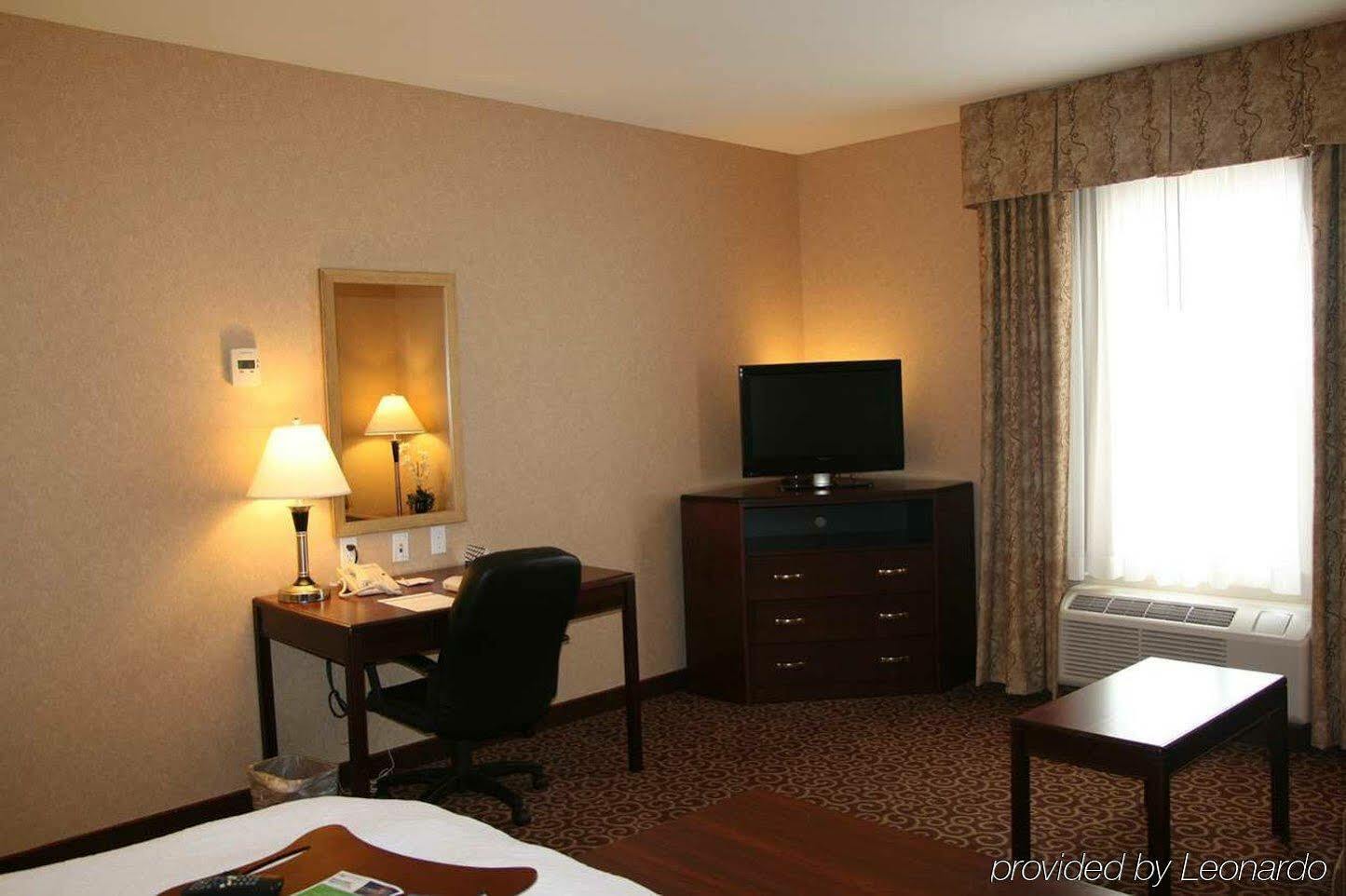 לדוק Hampton Inn & Suites By Hilton Edmonton International Airport חדר תמונה