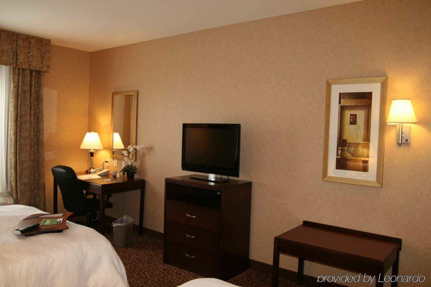 לדוק Hampton Inn & Suites By Hilton Edmonton International Airport חדר תמונה